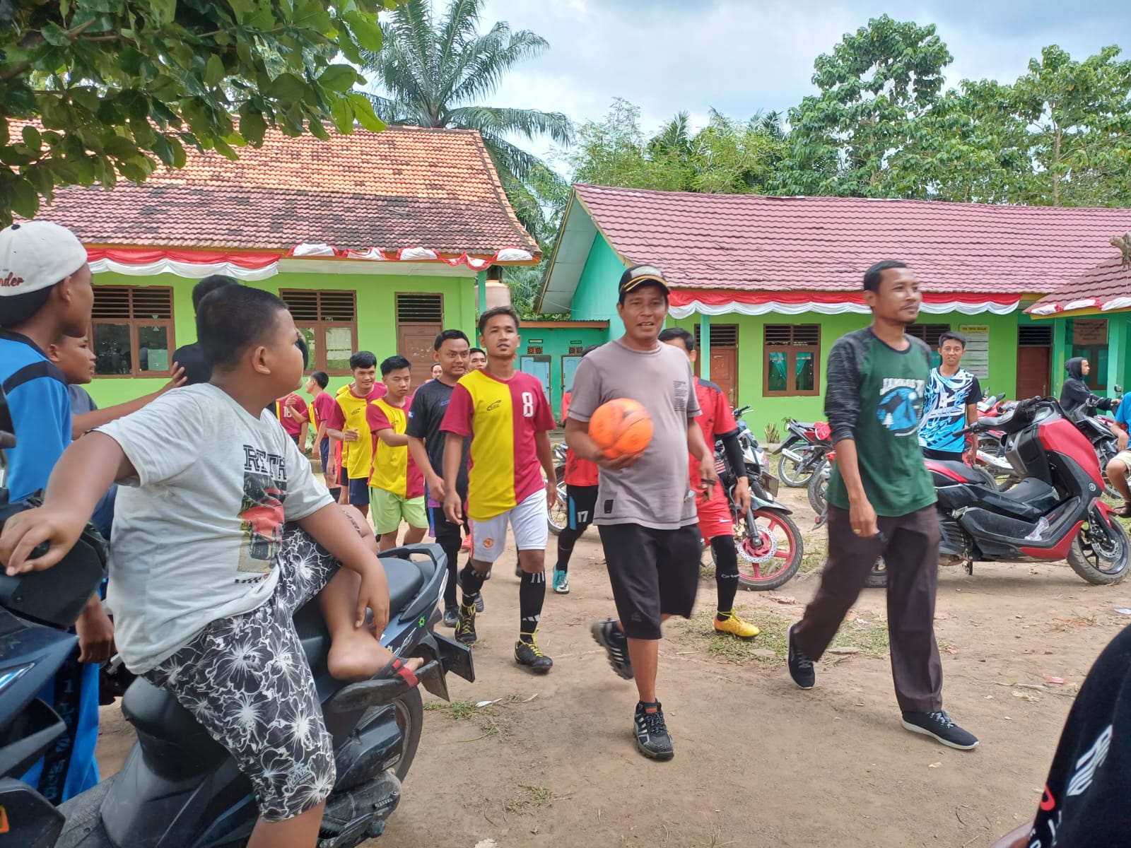 Memeriahkan Hut Ri Ke Tahun Pemdes Teluk Kijing Ii Adakan Pertandingan Perlombaan Futsal